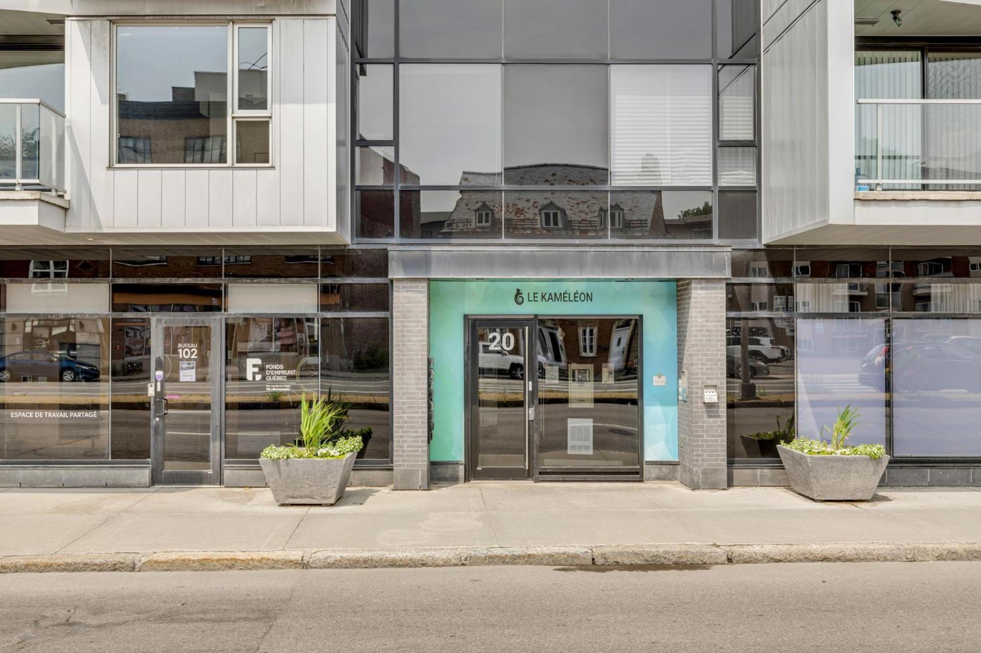 Initial / Spritz / Downtown Qc +Stat Quebeque Exterior foto