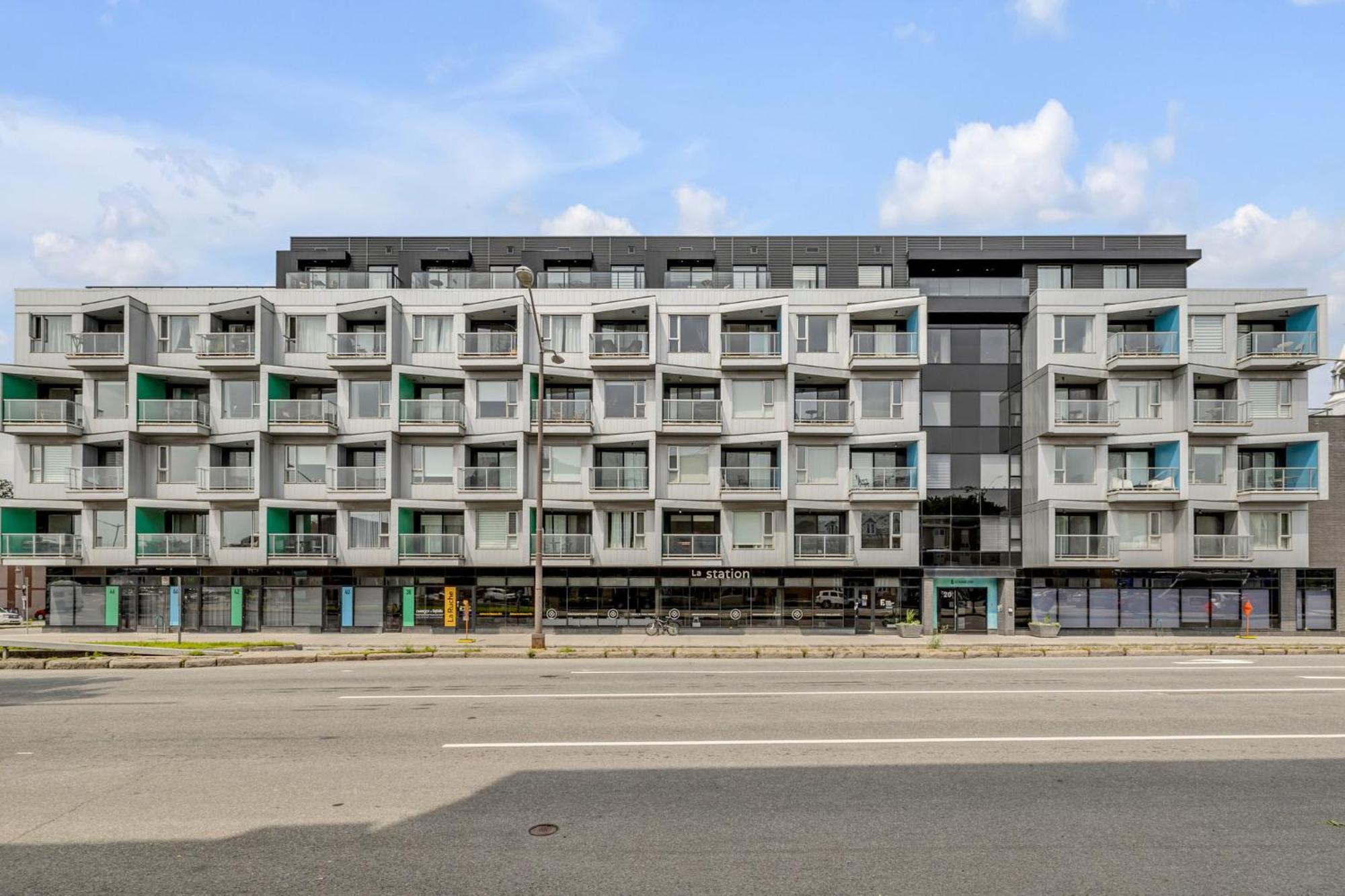 Initial / Spritz / Downtown Qc +Stat Quebeque Exterior foto